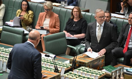 Australia's contentious migration bill u