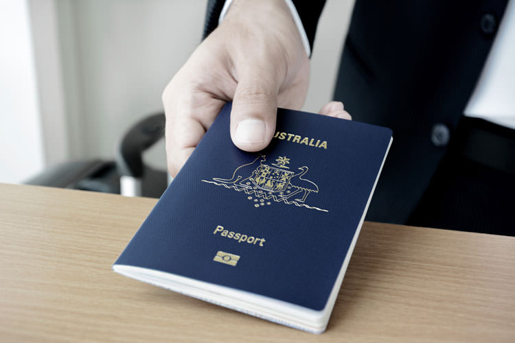 What are the steps to obtain Australian citizenship