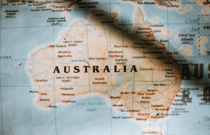 How can I immigrate to Australia as a refugee?