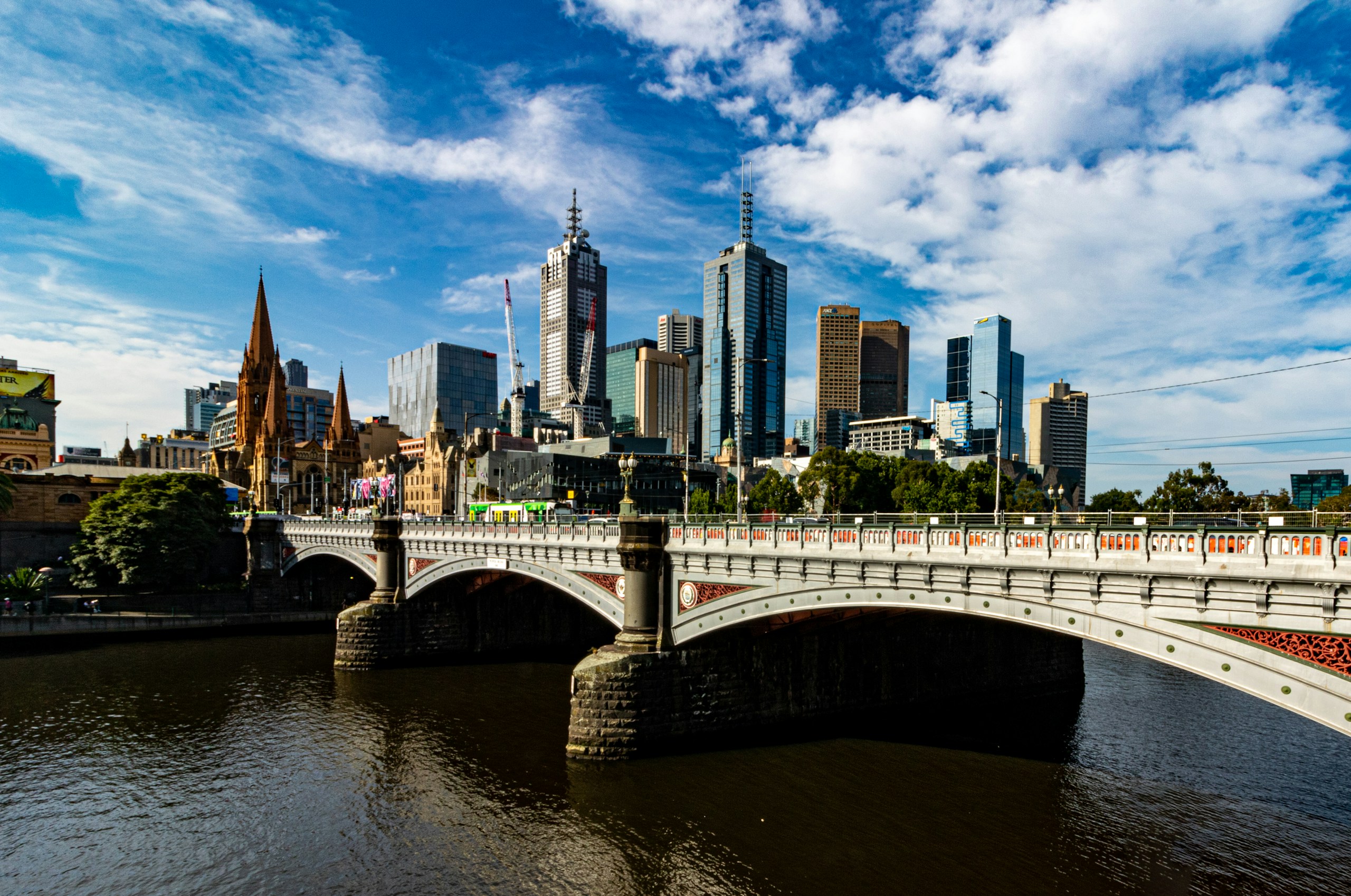 Princes Bridge and the Yarra River with Melbourne's city skyline